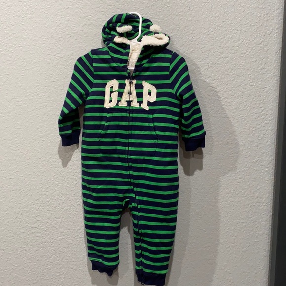 Gap One Piece - Picture 1 of 2